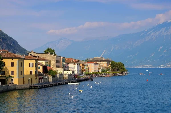 Gargnano en el lago de Garda en Italia — Foto de Stock