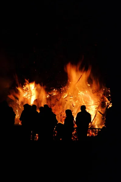 ワルプルギスの夜のたき火火 — ストック写真