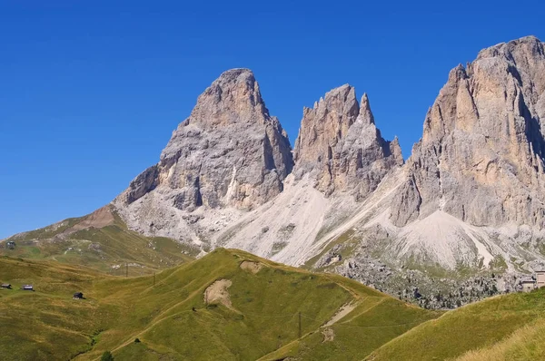 Montañas Langkofel y Plattkofel en Dolomitas — Foto de Stock