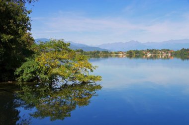 Kuzey İtalya 'da Lago di Monate