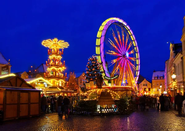 Cottbus kerstmarkt bij nacht — Stockfoto