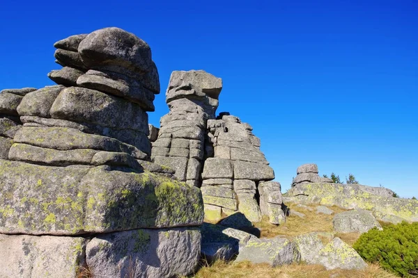 Giant Mountains kızlık kayalarda — Stok fotoğraf