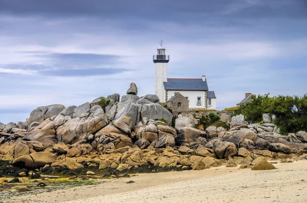 Lighthouse Pontusval on Kerlouan beach in Finistere in Brittany — Stock Photo, Image