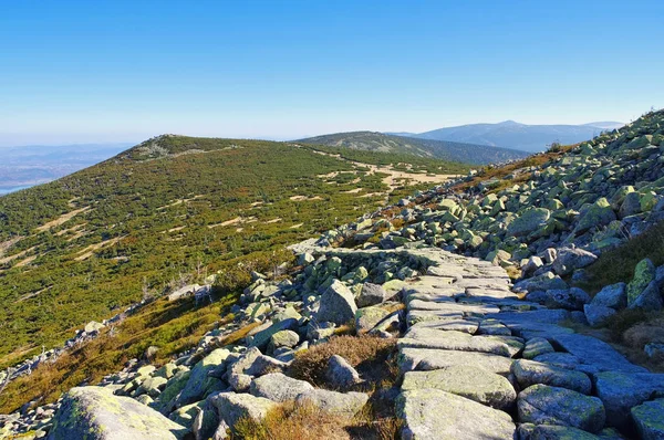 Ridgeway in riesigen Bergen — Stockfoto