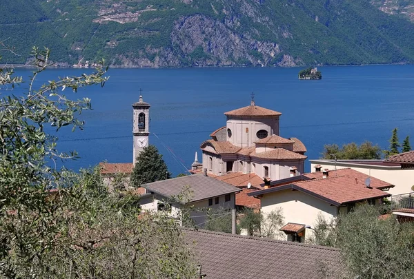Sale Marasino Chiesa di San Zenone on Iseo lake, Lombardy — Stock Photo, Image