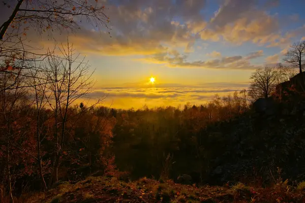 Закат на Серебряной горе в Чехии — стоковое фото