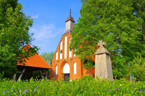 Kerk in Waase op het eiland Ummanz — Stockfoto