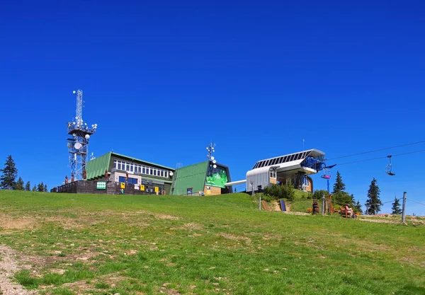 Medvedin ropeway στα γιγάντια βουνά — Φωτογραφία Αρχείου