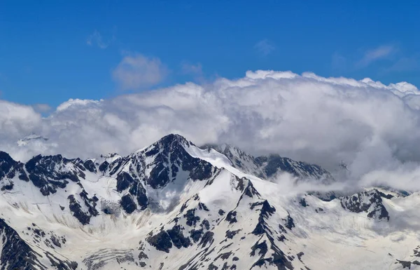 Cordillera del Cáucaso. Rocas y glaciares en la región de Elbrus —  Fotos de Stock