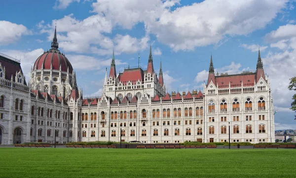 의회 건물 부다페스트, 헝가리에서의 안뜰. — 스톡 사진