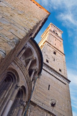 Santa Maria Maggior çan kulesi yukarı doğru perspektif görünümü