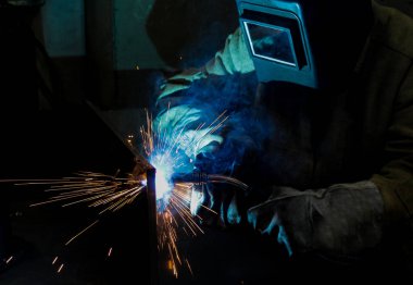 Kaynak işi, kaynak kıvılcımları, atölye çalışması