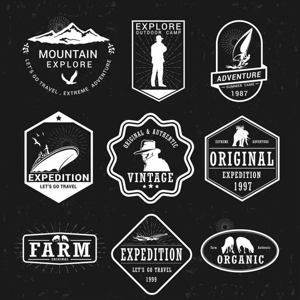Set of adventure and expedition logo badges — Stock Vector