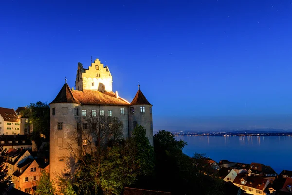 Panorama zámku Meersburg v noci — Stock fotografie