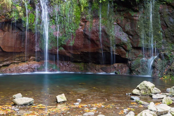 25 Brunnen Wasserfall bei rabacal — Stockfoto