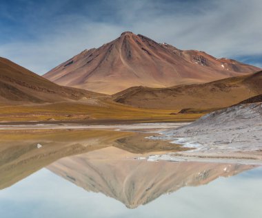 Yanardağ yansıması Pierdras Rojas, Atacama Çölü, Şili