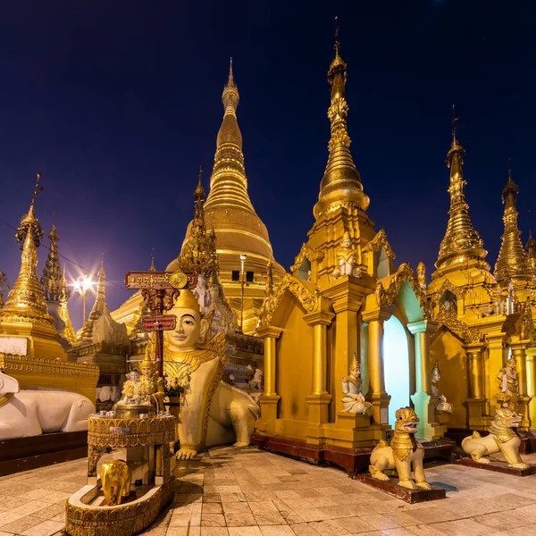 Oświetlona Pagoda Shwedagon Zmierzchu Yangon Myanmar — Zdjęcie stockowe