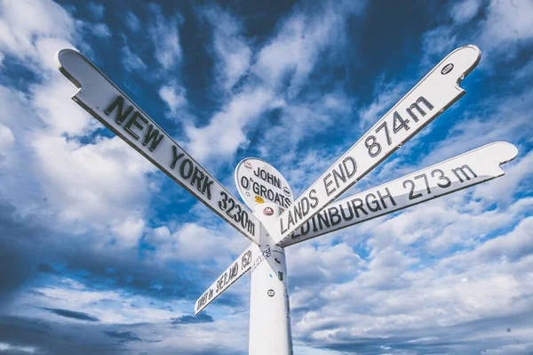 Πινακίδα Milepost Στο John Groats Στη Σκωτία Στο Βορειότερο Ανατολικό Φωτογραφία Αρχείου