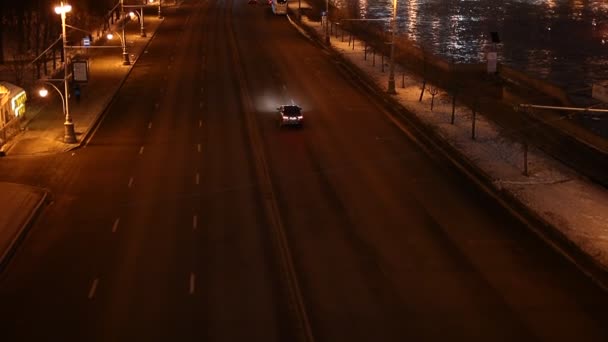 Nattvisning av floden Moskva, Kreml och fantastiska stenbron. Moscow, Ryssland — Stockvideo