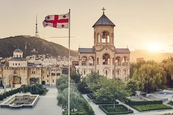 Kilise ve güzel gün batımı.