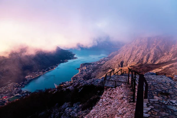 Kotor Körfezi Görünümü