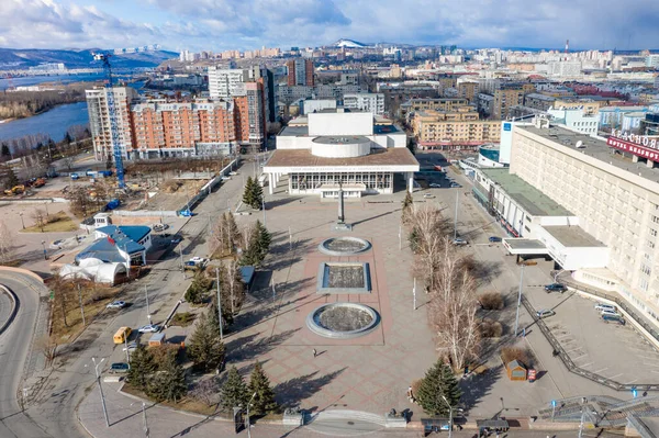 Krasnoyarsk 'taki karantina modu. Boş sokaklar