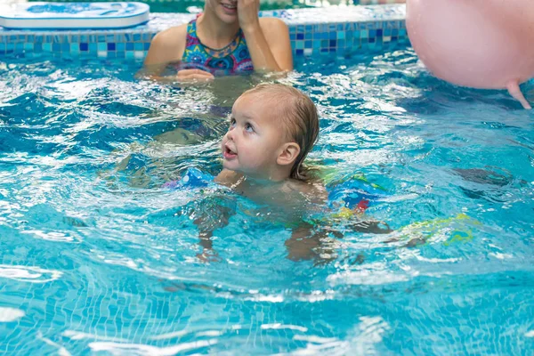 Mother Her Lovely Child Swimming Pool — Stock Photo, Image