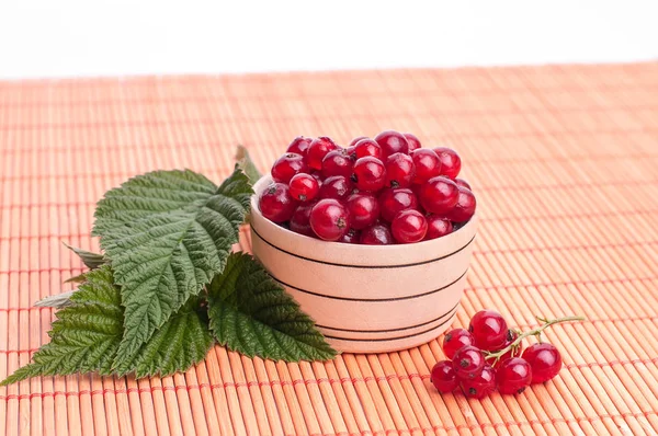 Wet red currant on brown wooden table — Stock Photo, Image