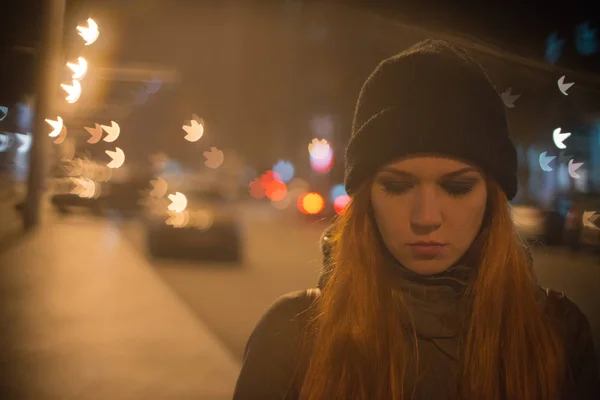 Young Beautiful Girl Catches Taxi City Street Night — Stock Photo, Image