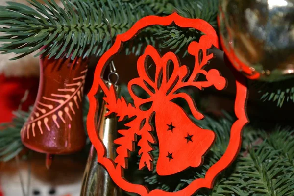 Boże Narodzenie Nowy Rok Wystrój Czerwone Zabawki Drzewie Zimowy Urlop — Zdjęcie stockowe
