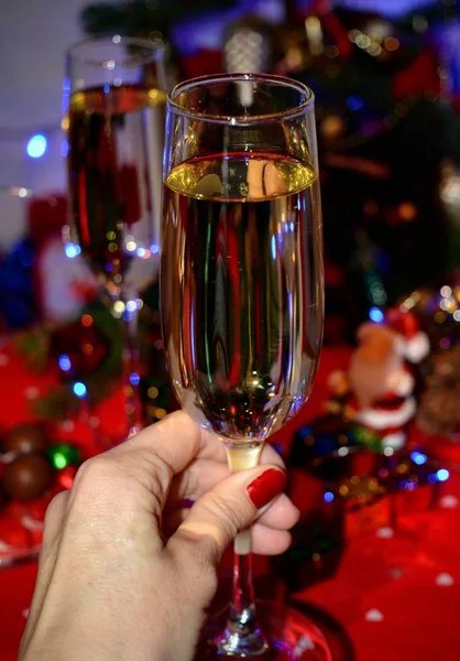 Шампанське Окулярах Фоні Відпустки Руки — стокове фото