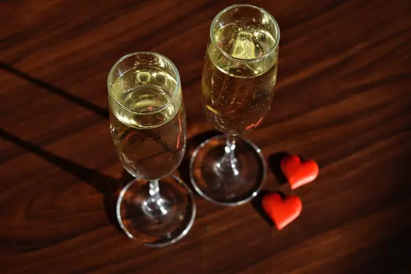 Champagne Glasses Two Red Hearts Wooden Background — ストック写真