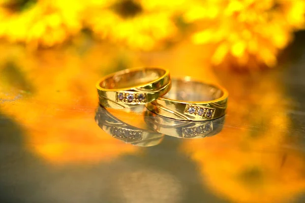 Goldener Ring Aus Sonnenblumen — Stockfoto