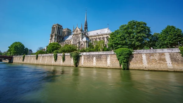 Notre-dame a sena řeka, pohled zezadu — Stock fotografie