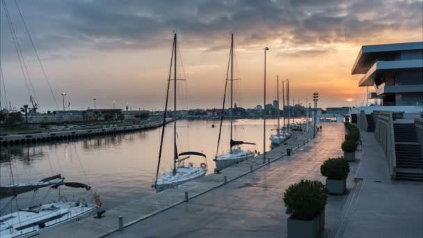 Naplemente a Valencia kikötő, idő telik el — Stock videók