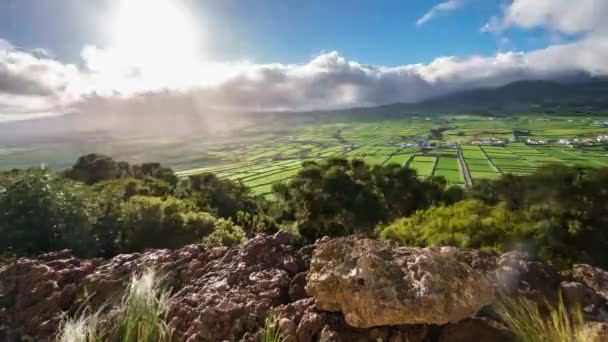 Остров Терсейра в Азорских островах с городом и полями — стоковое видео