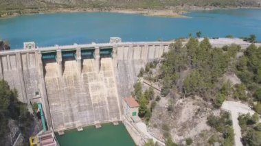 Uçan kamera artan Barajı üzerinde