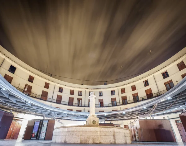 Plaza Redonda, publicznej okrągły kwadrat długo ekspozycji w Walencji — Zdjęcie stockowe