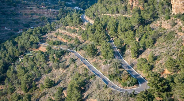 Top view of mountain road with u-shape curve — Stock Photo, Image