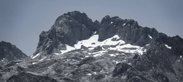 Kar ve dağ zirveleri — Stok fotoğraf