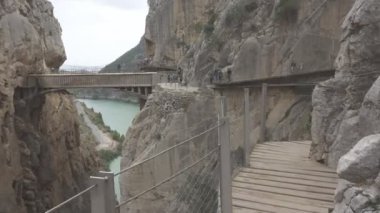 Walker El Caminito del Rey son köprü, yol sonu ile