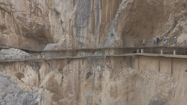 Tourists walking in El Caminito del Rey — Wideo stockowe