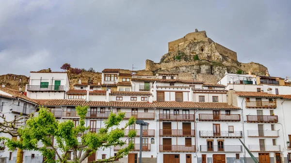 Indrukwekkend uitzicht op de middeleeuwse dorp Morella met kasteel — Stockfoto