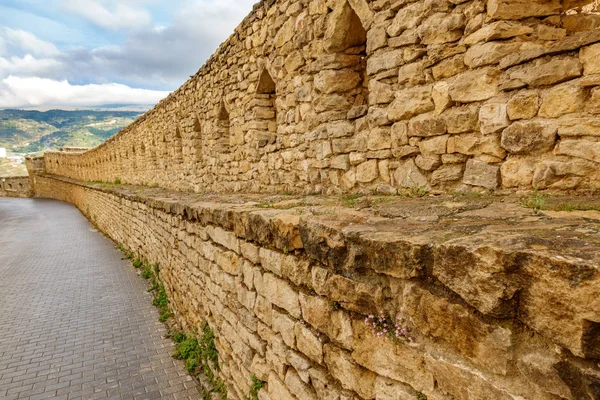 Eski duvar ve gökyüzü, perspektif