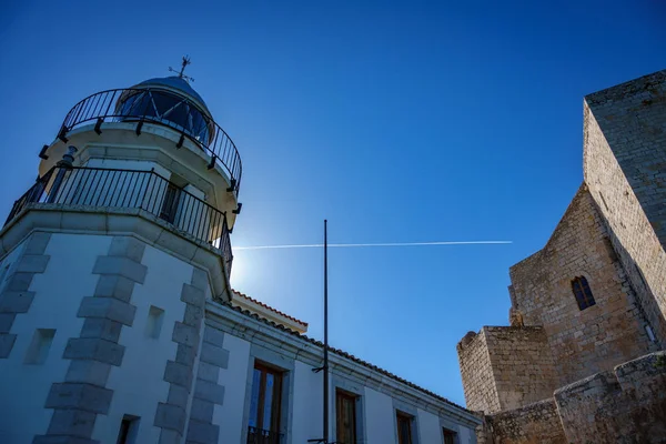 Wide angle backlit of lighthouse and castle — Stock Photo, Image