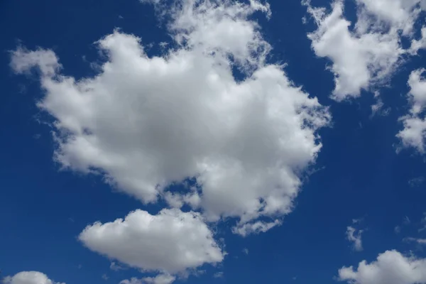 Big cloud over blue sky — Stock Photo, Image