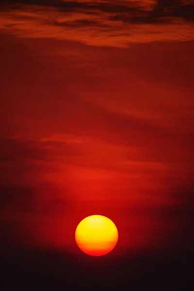 雲の上の夕日 — ストック写真