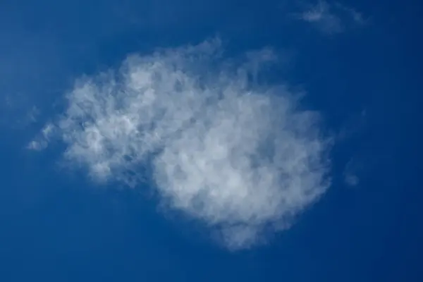 White cloud over blue sky — Stock Photo, Image