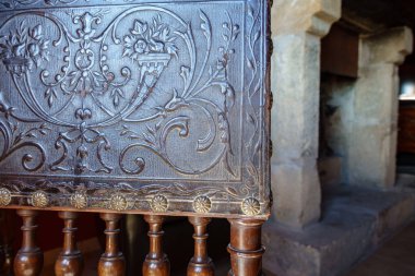 Eski sandalye deri sırt ile