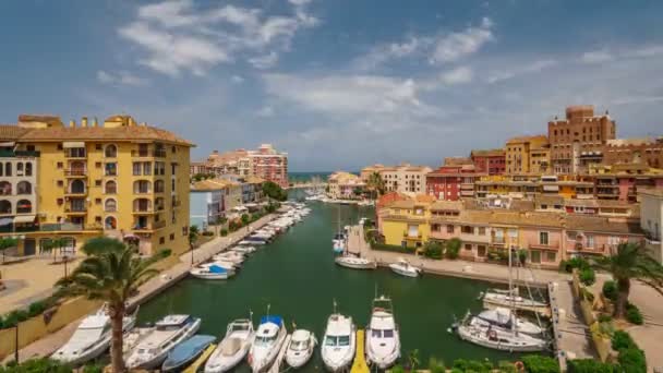 Время в порту Саплая Марина — стоковое видео